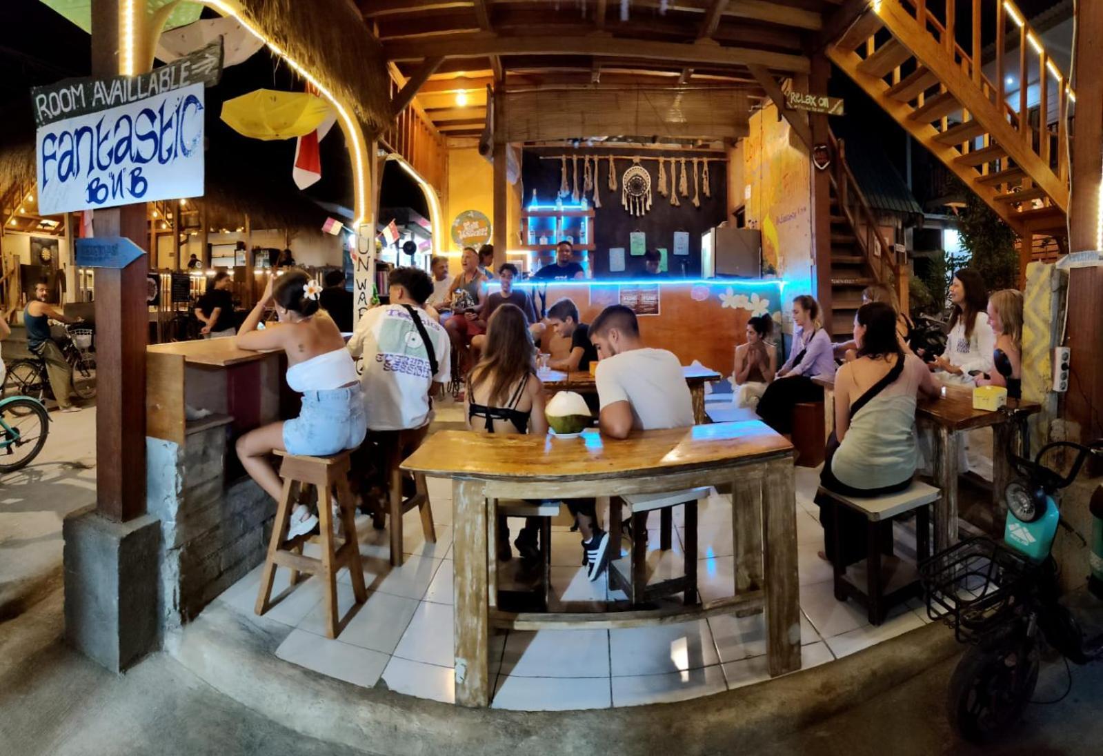 Fantastic B"N"B Hostel Gili Air Exterior photo