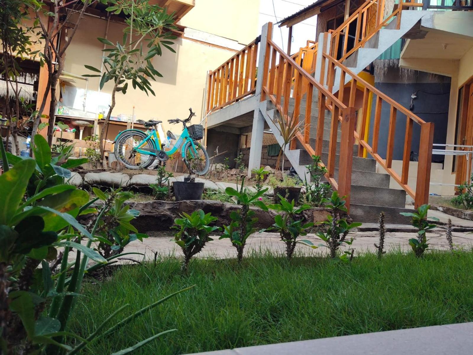 Fantastic B"N"B Hostel Gili Air Exterior photo