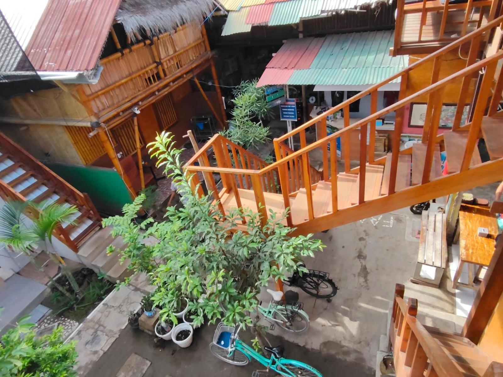 Fantastic B"N"B Hostel Gili Air Exterior photo